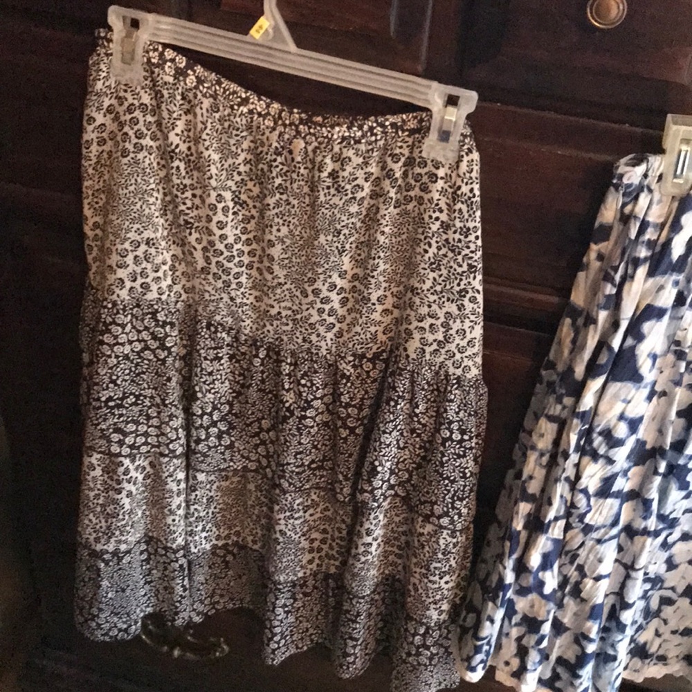 2 ladies flowing skirts
